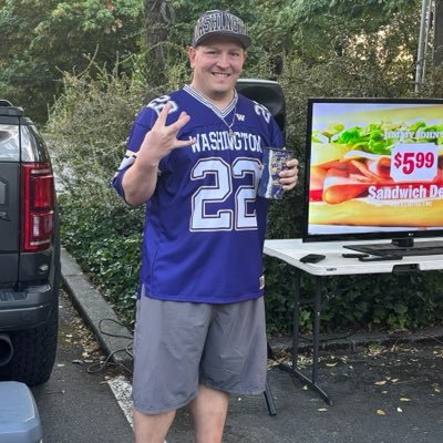 Seattle sports, bring back our Sonics, concerts 🤘🏻, WWE/NXT/AEW 🚫 random DM