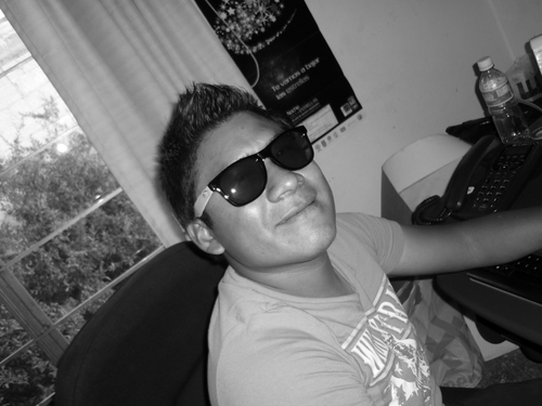 Arquitecto de profesión, Amante del: Arte, Graffiti, Libros, Running, Bicycles, Raves, Musica!!!