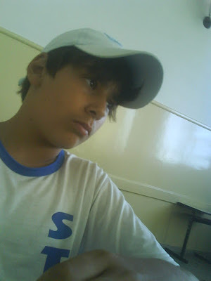 Já que eu falo sozinho na vida real, resolvi criar um twitter, pelo menos aqui eu falo sozinho com todo mundo :)
