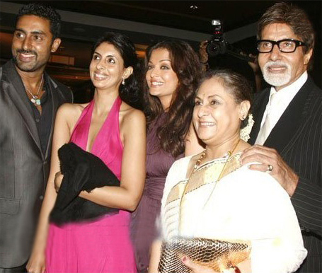 Family No.1: Baap of bollywood, Adorable Jaya, Cool Abhishek, Beautiful Aishwarya and now true royal blood BetiB.
For the Fans of 'The Bachchans'
