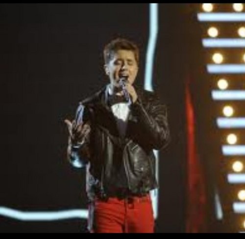 PipsRedPants's profile picture. All things Pip, cuz I adore that boy.                 Pip followed April 13th (my birthday) :).      My name's Courtney by the way :)