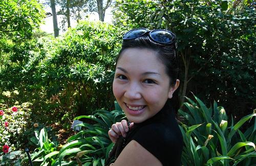 seminar consultant and enthusiast. perfectionist. over-rated cook. shopaholic. fussy vain pot.