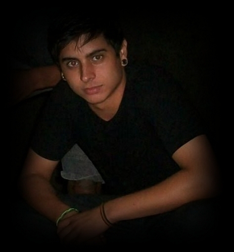 18 anos, pisciano, gremista, chato, idiota, palhaço,''estudante do 3º ano do getulio, e amo a inglaterra :B