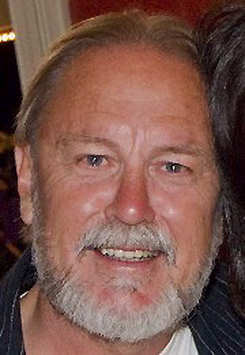 Born in Holland, lived in Germany, in Australia since 1982. A retired professional photographer. Now a street photographer and publisher of Freo's View blog.