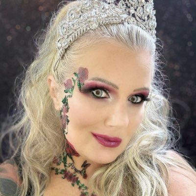 Be Kind. Be compassionate. Spread glitter & bling everywhere, that shit is magic💖 https://t.co/JcyYG2Mr0P