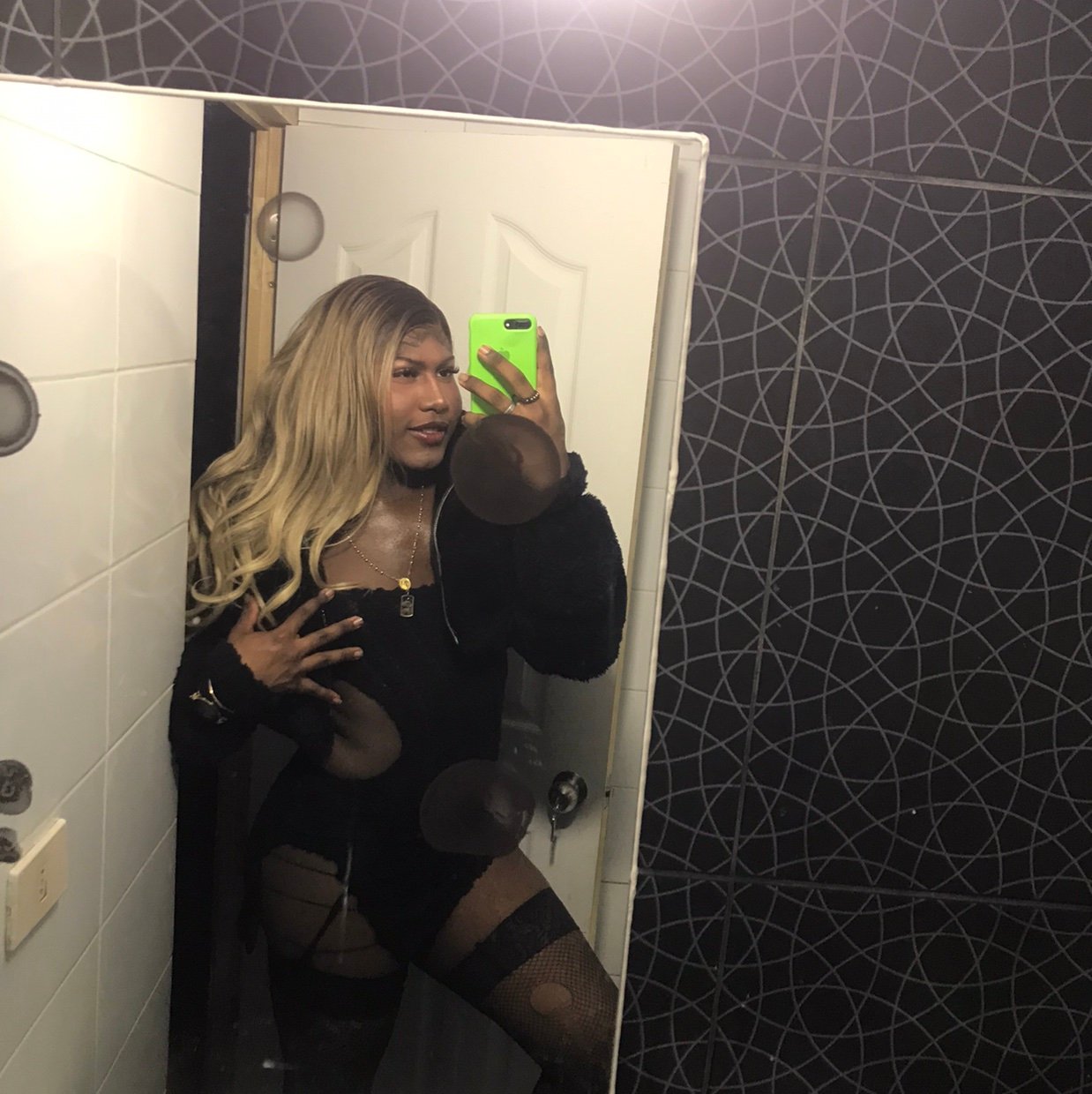 Hola soy una persona muy sociable amable y muy provocativa me encanta salir a compartir y divertirme 
Me encanta viajar y conocer nuevas experiencias 🍆Y nuevos