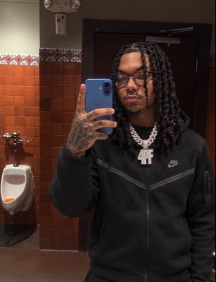 a Straight Content creator 9 inch 🐎                      Mr. Ice cream man 🍦