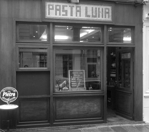 Epicerie corse et sandwicherie
15, rue de Mézières
75006 Paris