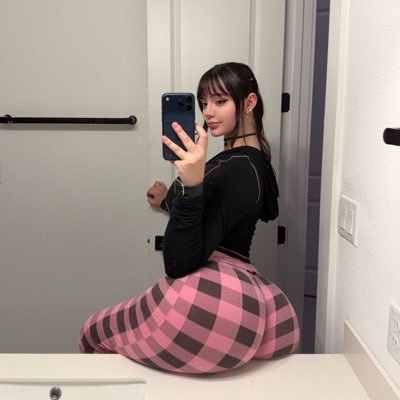YOUR FAVORITE UNHINGED GOTH STONER + *
Backup page for my lovely fan 🥰
