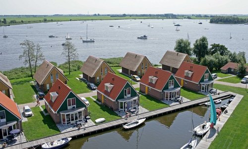 Volg ons voor de leukste tips over de Friese Meren/deElfsteden/Watersport. Profiteer van mooie aanbiedingen & acties. Kom genieten van 't mooie Heeg!
