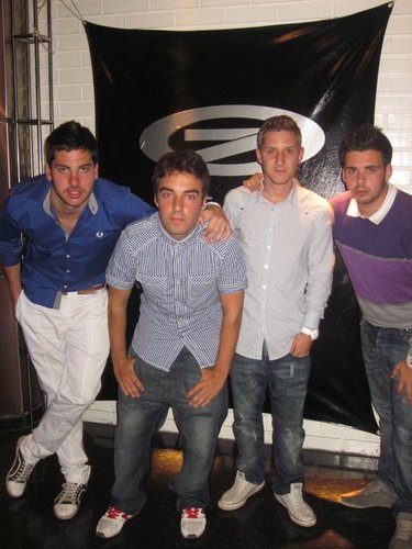 TuruDize's profile picture. Gran jugador de fútbol, mejor entrenador y como no mejor persona. Amante del ron, de las  mujeres y del vicio.