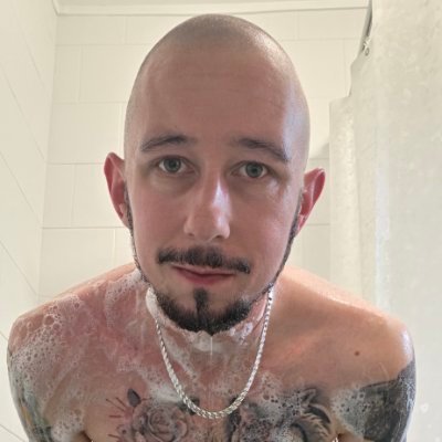 Back on X after a long break. 
up for chats, mates and anything else drop me a DM I enjoy photography big animal lover.