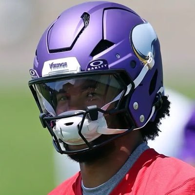 #SKOL | #MnWild #WolvesBack | Wild & Wolves Fan | Vikings Fan Since Birth | I Tweet a lot During Games 📲 | JUST ONE BEFORE I DIE | 🏈