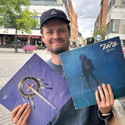 Lærer, musiker og Premier League entusiast.