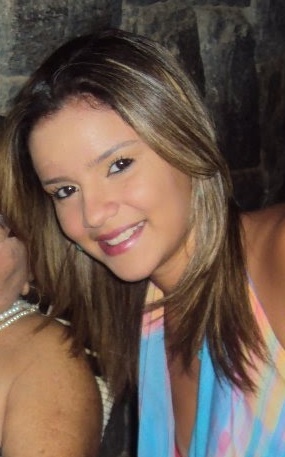 A vida passa rápido demais, muda rápido demais, acaba rápido demais. Não perca seu tempo com coisas insignificantes.