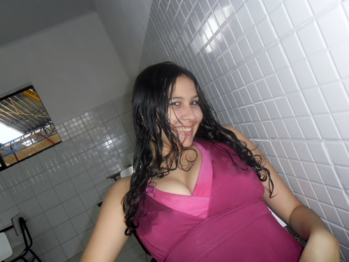 Sei lá .. Não tenho muito o que falar em 160 caracteres.. Eu sou muito complicada para falar algo em tão pouco espaço.. A unica ctz da minha vida é .. AMO DEUS.