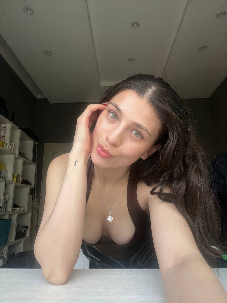 yoga, thrifting, true crime & being a walking contradiction 🤍 sweeter than i look