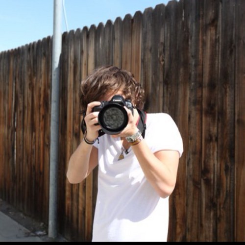 Hello :D I'm 1/5 of One Direction..And if you follow, thank you..I Love You .xx psyche.
