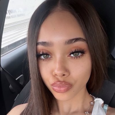 kiollya Profile Picture