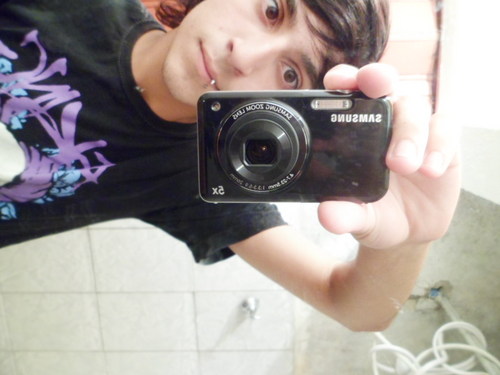 Caique 18 anos RHCP, Asking Alexandria, sargitario vicio no cafe '-'
sou apenas eu msm