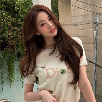 Your best source dedicated to Jang Wonyoung’s fashion and accessories 💕 || GIVE CREDIT IF U TAKE INFO FROM MY ACCOUNT