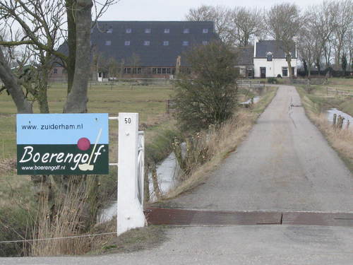 Kees Geertsema eigenaar van Melkveebedrijf met nevenactiviteit: boerengolf en inboeringscursus. zie boernbusiness
vergaderruimte