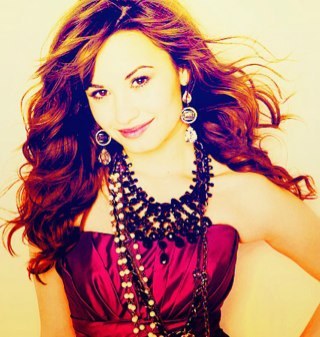 Stay strong and be unbroken. I’m lightweight and like a skyscraper. 
Lovatic? Venha, nós acolhemos você. LOVATICS PLACE.