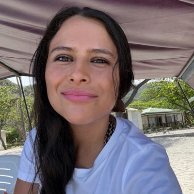 Orgullosamente Llanera. Sentido común, pero más sentido que común. No sé bailar.