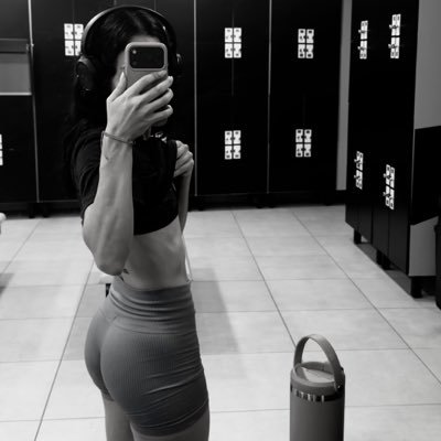 vAlEriALaYNeZ's profile image