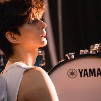 (parody/02L) This is Oh Seungmin a.ka Ode who is in charge of keyboard, shynthesizer, rap and vocals in Xdinary Heroes