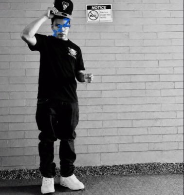 I just follow Huzzz on here 🫗🤷🏾‍♂️
I’m straight 💯
females hmu 🤷🏾‍♂️ 
Mexican / Mixed 🇺🇸🇲🇽
just here to vibe 🌊
