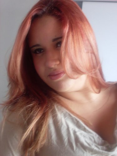Nunca feche os olhos pra o mundo, pois há alguém no mundo que espera um belo brilho de seu olhar!!!