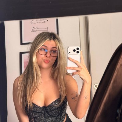 golden-hour girlie, living softly 🧸🌻