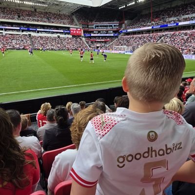 PSV ❤🤍

Liverpool FC ❤