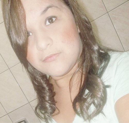 Uma Menina Legal Simpatica Alegre Amiga e que Odeiaa Mentiras e Falsidades espero QQue gostem de Mim sz sz