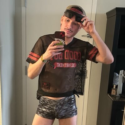 18+ ONLY | 34 yrs old | 🏳️‍🌈 | 🎮 | Sometimes sub to @ageekygay l Part time 🐶 Full time 🍑 🤛🏼 | Needs to be put in my place|
