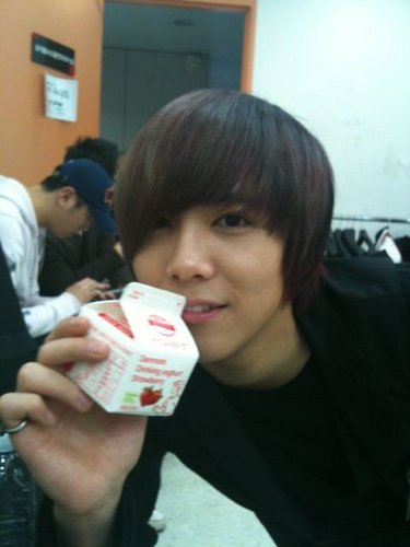FT Island's Main Vocal | Actor | Student of Kyung Hee University | Official Twitter Account of Lee Hongki FTI @RPFreelance | ♡ @4MJiyoon90_RP