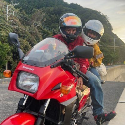 今年 還暦の1966年製
CB400SBからGPZ900Rに乗換えて人生激変✨️31歳年下の彼女と恋愛中🥰ツーリングLifeを彼女と一緒に満喫中です☺️

趣味のバイクやアート作品、ツーリング情報や美味しいお店…特にラーメン🍜には遠慮なくいいね&フォローさせて頂きます🙇‍♀️ご容赦ください🙇🏻💦
