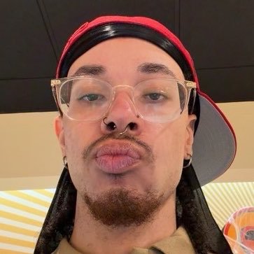 🇭🇹🇵🇷 • 23 and gay • graphic designer • SUNY Purchase alum • FREE 🇵🇸🇸🇩🇨🇩