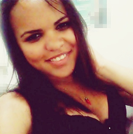 Uma morena pisciana de 20 anos, vascaina, namorada, amiga .. Deus!