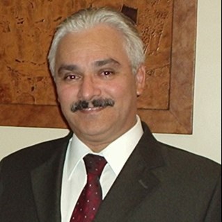 Advogado, Professor Universitário, Mestre, Doutorando em Direito Civil, casado e pai de duas filhas.