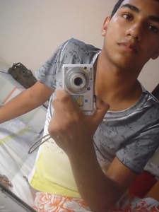 16 anos,guitarrista,free step, palmeirense,gente boa,Libra,divertido,coca,sonhador,amigo,radical
bem vindo a minha vida follow-me
follow-me
