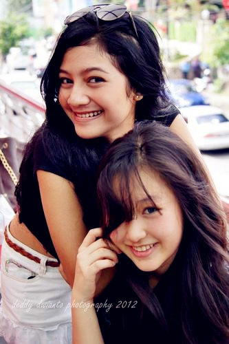 Mutiara Dea Wardany♥ We love her so much and we will always support her. Keep watchin' @Putihabu_ everyday 19.30 at SCTV. :)