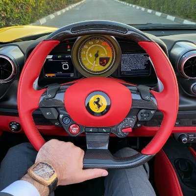 أكبر استثمار ممكن تسويه في حياتك هو الاستثمار في نفسك.
