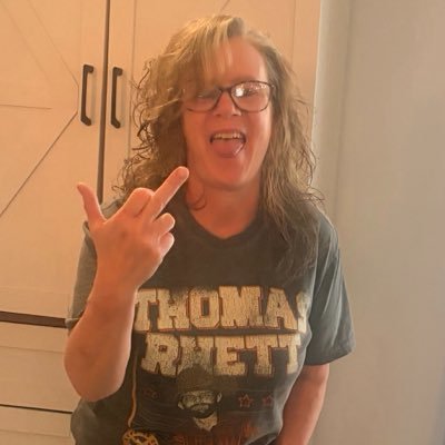 I'm not perfect but I'm always myself 🤘🏻☕💚😎💋🎶📸🏈🍔🍺🐾😻🐢🐕🐄🐖🐐🐿🐇🦌🦝☀️⛱🌴🌻😤💨🌲🌈
Proud Taurus ♉
STOP RACISM! 
BLACK LIVES MATTER! ✊🏻🫶🏻✌🏻