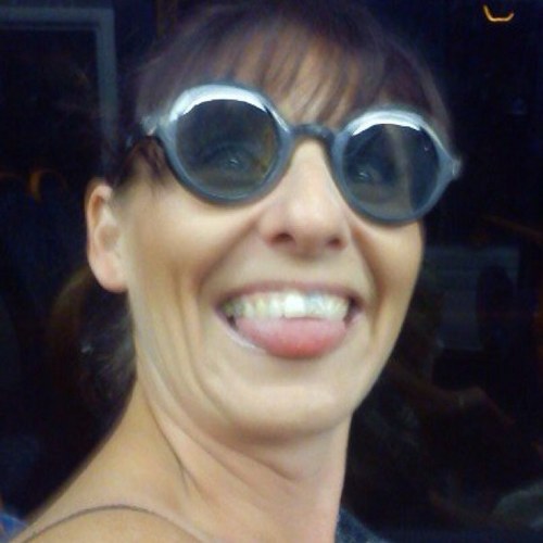 deeppurplemoon's profile picture. mum of 4. enjoys reading, music, good films and t.v. not much of a drinker, have 1 dog 1 cat 2 frogs and a fish.