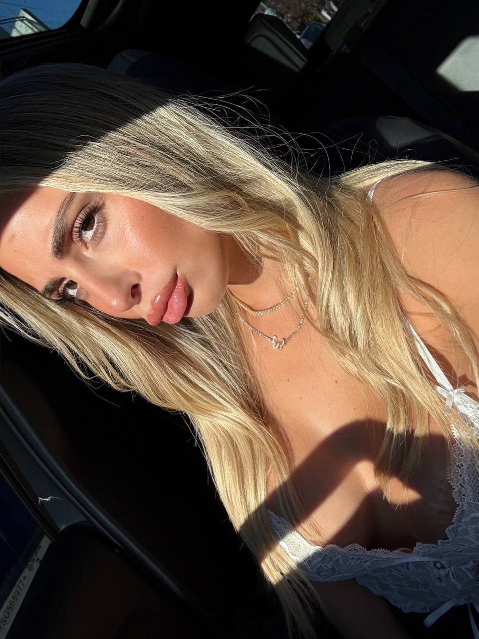 beach days, quiet nights 🌴 say hi to me • main page @lilyraexxo
