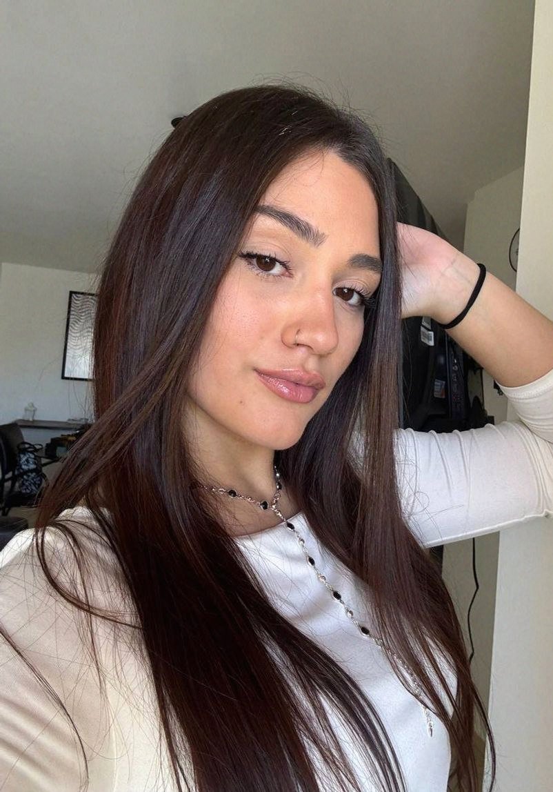 show ur personality :) 😉 • dms open, try me — i reply