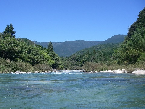 ｢青川の里｣というサイトを開設しています。岐阜県の付知川は別名｢青川｣と呼ばれる清流です。夏になると毎日その川をながめている鮎バカです。