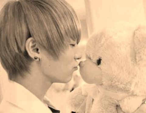 現在、高1だよ！！K-POPが大好きでJ-POPもルンルンで聞いてます。最近はイケメン若手俳優にはまってます。舞台鑑賞、映画、LIVEによく行きます！毎日を大切にしながら日々を過ごしてます(*^^*)  別垢です。